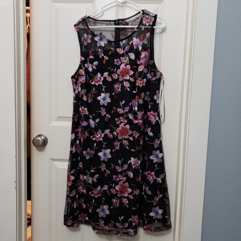Black embroidery dress